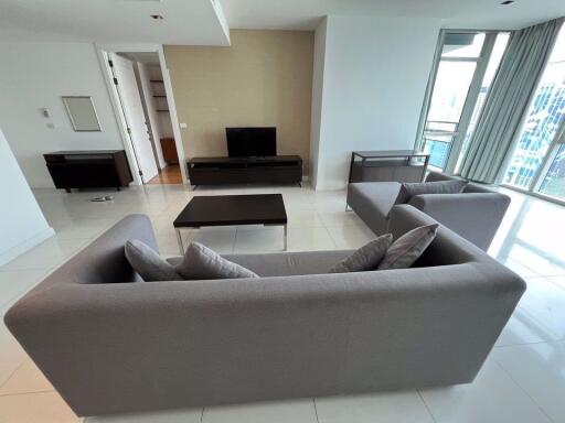 4 bed Condo in Athenee Residence Lumphini Sub District C017473