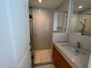 4 bed Condo in Athenee Residence Lumphini Sub District C017473