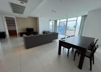 4 bed Condo in Athenee Residence Lumphini Sub District C017473