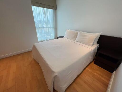 4 bed Condo in Athenee Residence Lumphini Sub District C017473