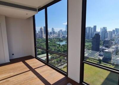 3 bed Condo in MUNIQ Langsuan Pathum Wan District C017456