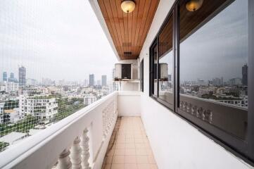 2 bed Penthouse in United Tower Khlong Tan Nuea Sub District P017453