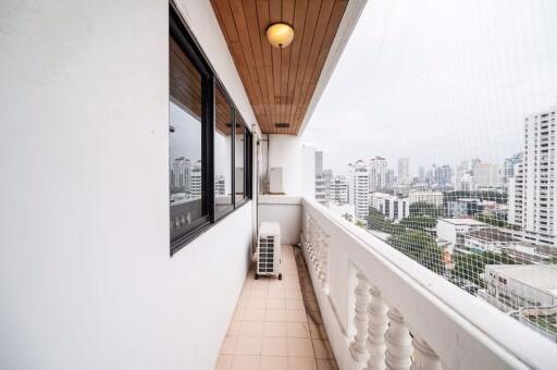 2 bed Penthouse in United Tower Khlong Tan Nuea Sub District P017453