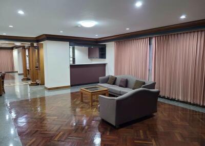 4 bed Penthouse in United Tower Khlong Tan Nuea Sub District P017452