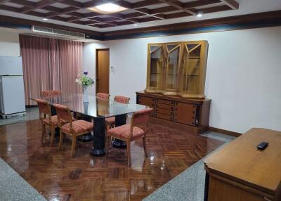4 bed Penthouse in United Tower Khlong Tan Nuea Sub District P017452