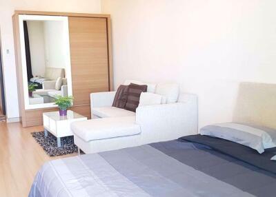 Studio bed Condo in Sky Walk Condominium Phrakhanongnuea Sub District C017433