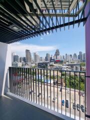 2 bed Condo in XT Ekkamai Khlong Tan Nuea Sub District C017415