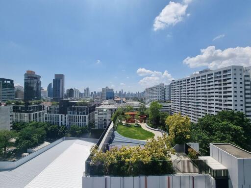 2 bed Condo in XT Ekkamai Khlong Tan Nuea Sub District C017415