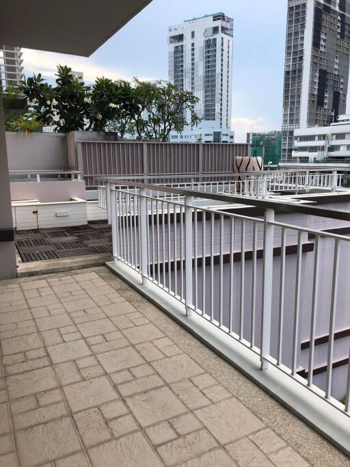 3 bed Condo in Baan Siri 24 Khlongtan Sub District C017413