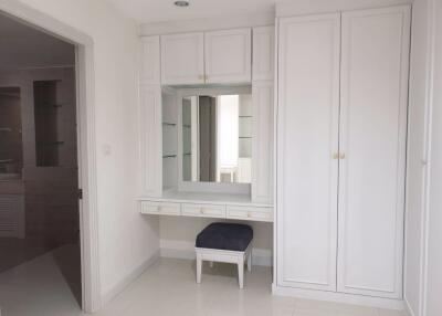 3 bed Condo in President Park Sukhumvit 24 Khlongtan Sub District C017412