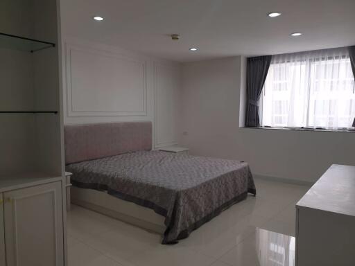 3 bed Condo in President Park Sukhumvit 24 Khlongtan Sub District C017412