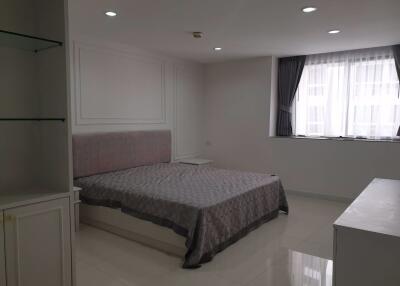 3 bed Condo in President Park Sukhumvit 24 Khlongtan Sub District C017412