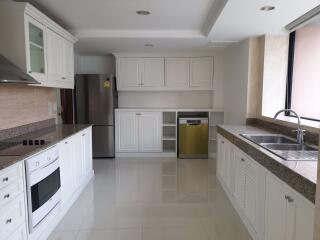 3 bed Condo in President Park Sukhumvit 24 Khlongtan Sub District C017412