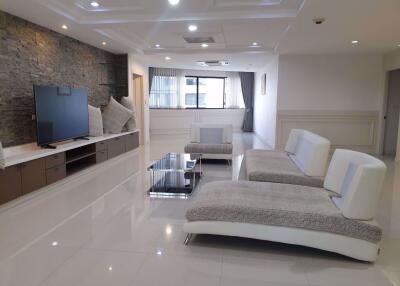 3 bed Condo in President Park Sukhumvit 24 Khlongtan Sub District C017412