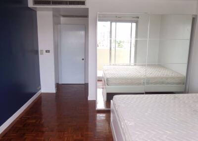 2 bed Condo in Baan Sukhumvit 36 Khlongtan Sub District C017392