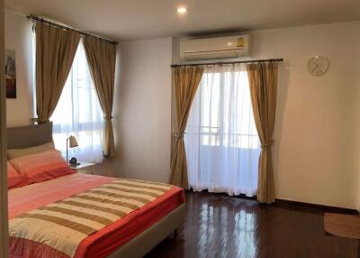 2 bed Condo in Elephant Tower Chatuchak District C017375