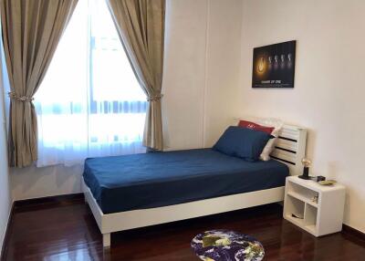 2 bed Condo in Elephant Tower Chatuchak District C017375