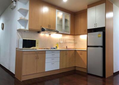 2 bed Condo in Elephant Tower Chatuchak District C017375