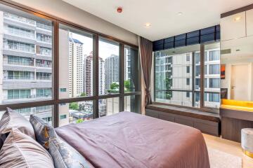 2 bed Duplex in The Room Sukhumvit 21 Khlong Toei Nuea Sub District D017344