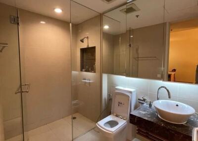 2 bed Condo in The Legend Saladaeng Silom Sub District C017335