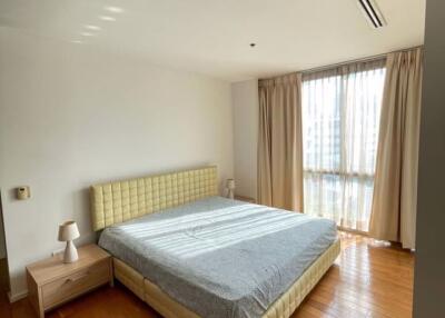 2 bed Condo in The Legend Saladaeng Silom Sub District C017335