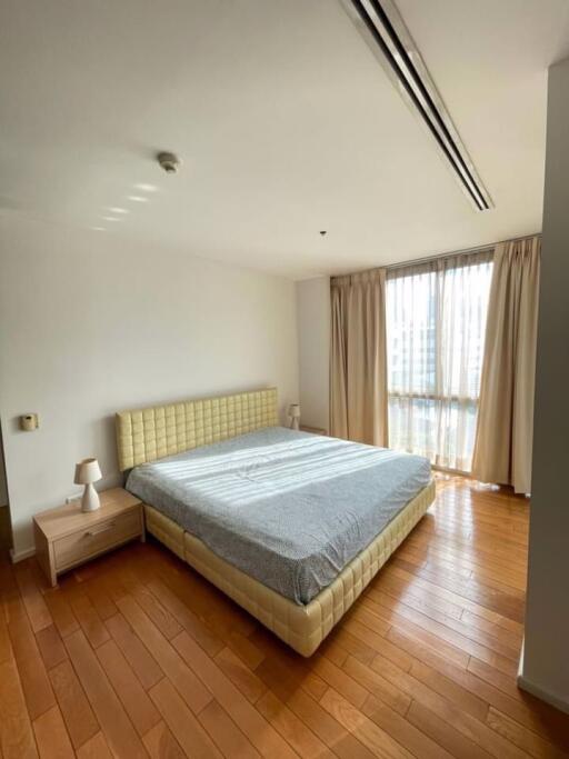 2 bed Condo in The Legend Saladaeng Silom Sub District C017335