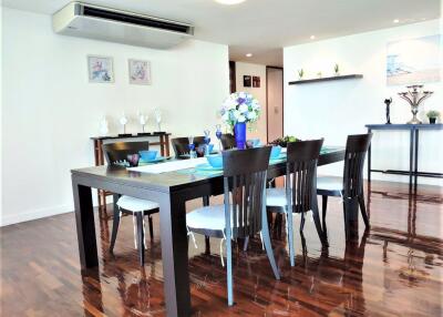 3 bed Condo in Sathorn Gallery Residences Bang Rak District C017322