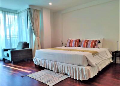 3 bed Condo in Sathorn Gallery Residences Bang Rak District C017321