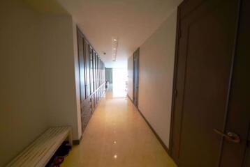 3 bed Condo in Avenue 61 Khlong Tan Nuea Sub District C017286