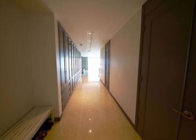 3 bed Condo in Avenue 61 Khlong Tan Nuea Sub District C017286