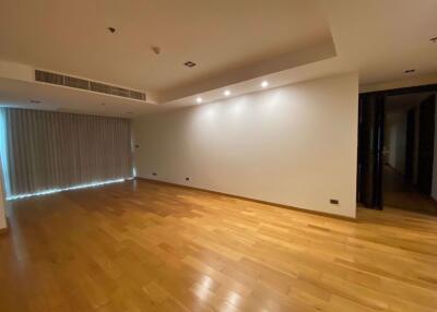 4 bed Condo in Belgravia Residences Khlongtan Sub District C017268