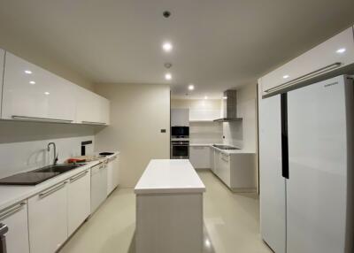 4 bed Condo in Belgravia Residences Khlongtan Sub District C017268