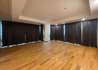 4 bed Condo in Belgravia Residences Khlongtan Sub District C017268