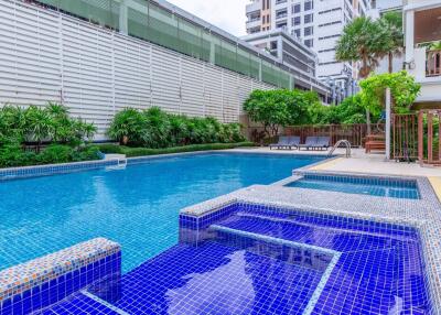 4 bed Condo in Sathorn Gallery Residences Bang Rak District C017255