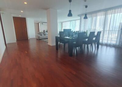 4 bed Condo in Sathorn Gallery Residences Bang Rak District C017255