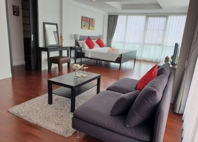 4 bed Condo in Sathorn Gallery Residences Bang Rak District C017254