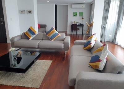 4 bed Condo in Sathorn Gallery Residences Bang Rak District C017254