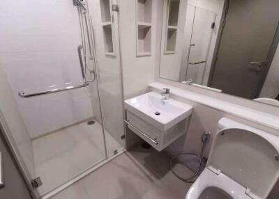 2 ห้องนอน, 2 ห้องน้ำ คอนโด ราคา ฿ 39,000/เดือน