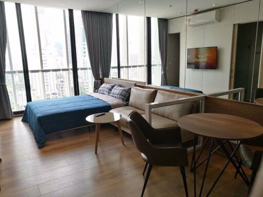 Studio bed Condo in Park Origin Phromphong Khlongtan Sub District C017235