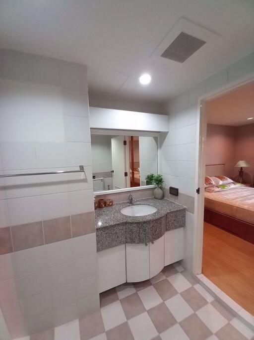 2 ห้องนอน, 1 ห้องน้ำ คอนโด ราคา ฿ 38,000/เดือน