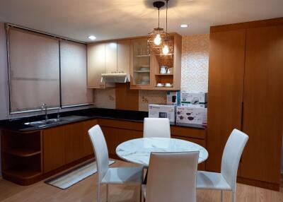 2 bed Condo in Baan Chan Khlong Tan Nuea Sub District C017208