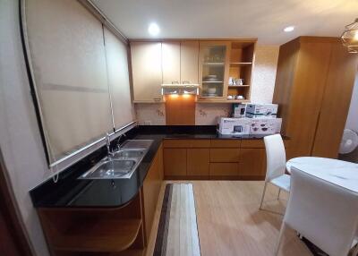 2 bed Condo in Baan Chan Khlong Tan Nuea Sub District C017208