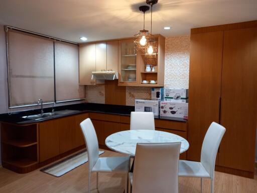 2 bed Condo in Baan Chan Khlong Tan Nuea Sub District C017208