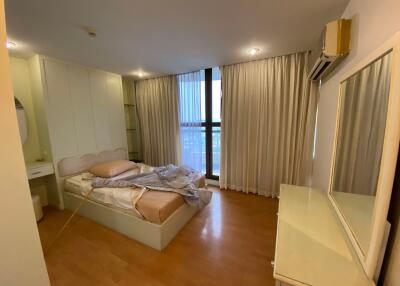 2 bed Condo in Supalai Place Condominium Khlong Tan Nuea Sub District C017205