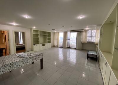 2 bed Condo in Supalai Place Condominium Khlong Tan Nuea Sub District C017205