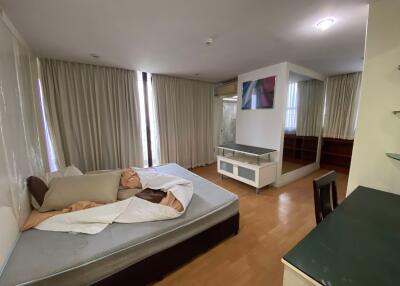 2 bed Condo in Supalai Place Condominium Khlong Tan Nuea Sub District C017205