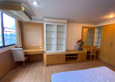 2 bed Condo in Supalai Place Condominium Khlong Tan Nuea Sub District C017204