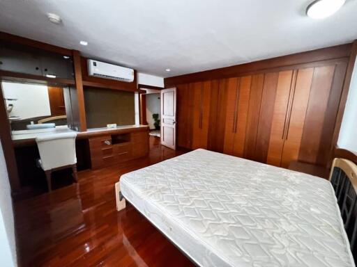 3 bed Condo in President Park Sukhumvit 24 Khlongtan Sub District C017188