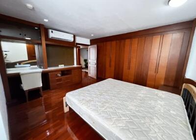 3 bed Condo in President Park Sukhumvit 24 Khlongtan Sub District C017188