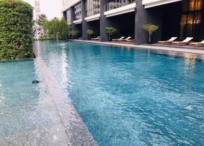 2 bed Condo in Noble Ploenchit Lumphini Sub District C017187